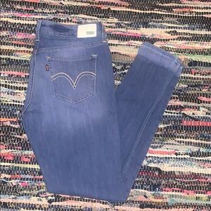 Barely worn Levi Jeans